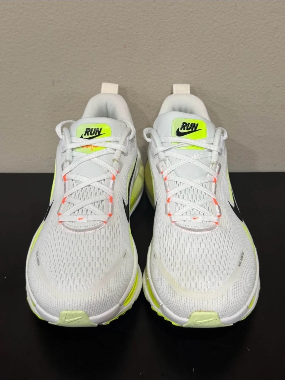 Nike Vomero 18 White Bolt size 8